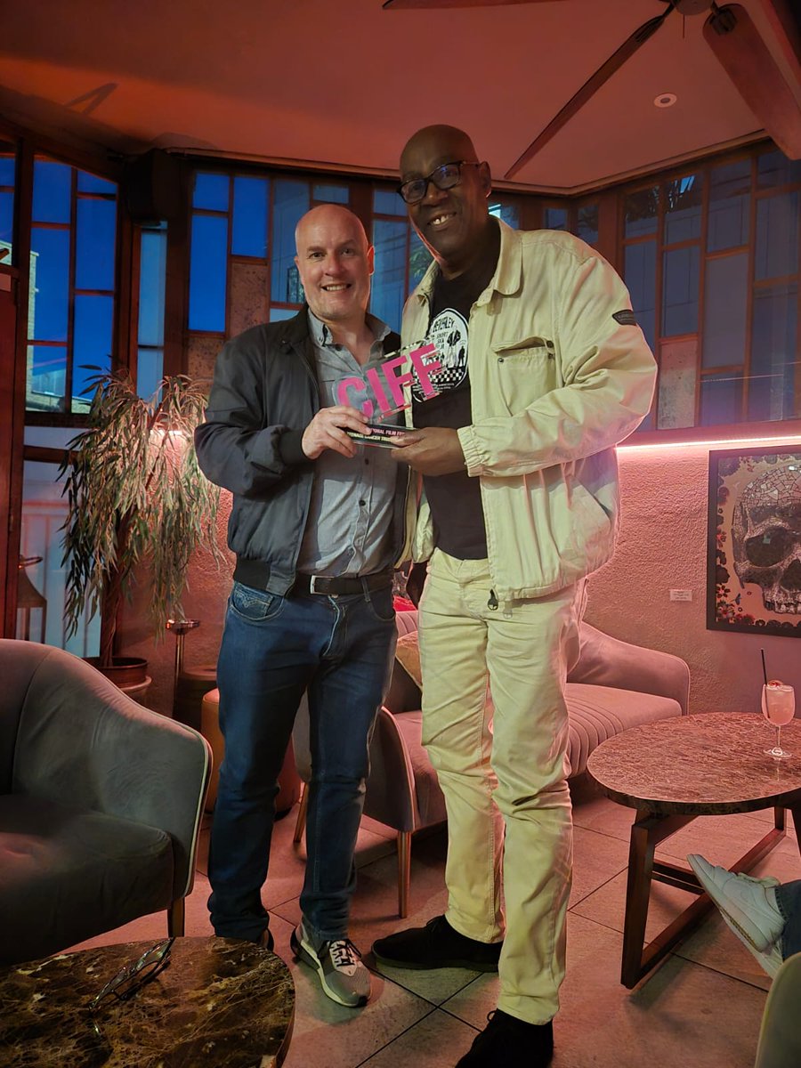 PosthumanTheory's tweet image. Beverley is still winning awards after 10 years! It picked up the The Teenage Cancer Trust Music Award at CIFF last night. Here&apos;s @Cass_Pennant and I with the trophy. You can watch it here: youtu.be/6vbibz40Usw?si… Maybe time I made a new one!