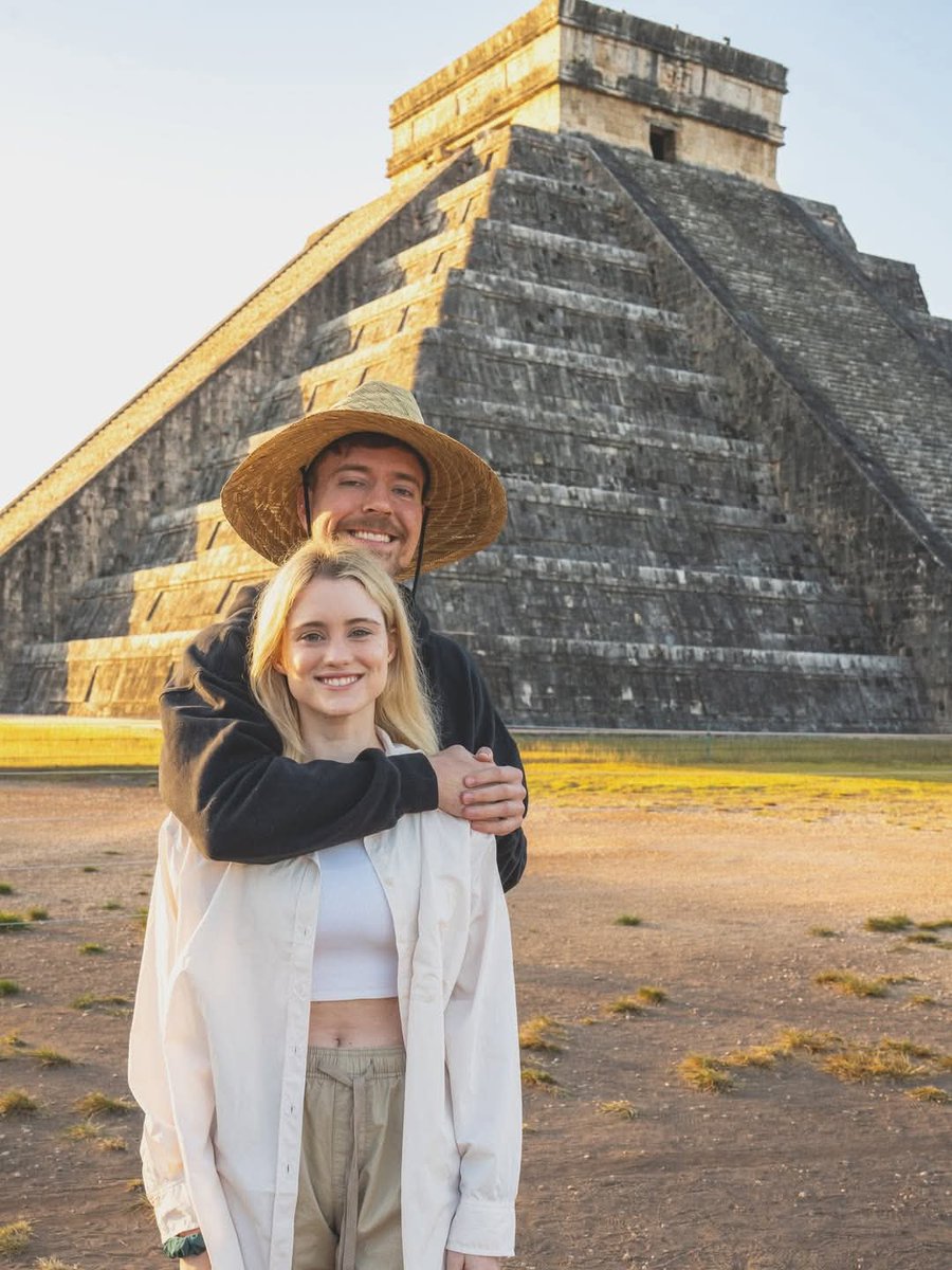 CulturYucatan's tweet image. MrBeast visitó #ChichénItzá, recorrió los caminos de #ChichénViejo hasta llegar al Castillo de Kukulcán, la historia, origen y grandeza de nuestra cultura sorprendió al famoso Youtuber que ya está compartiendo este viaje a #Yucatán con el mundo.