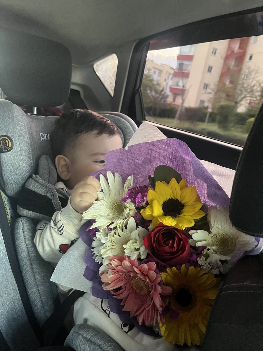 sevimergll's tweet photo. iyi ki senin annenim💐💜 https://t.co/mkUZYj8sjv
