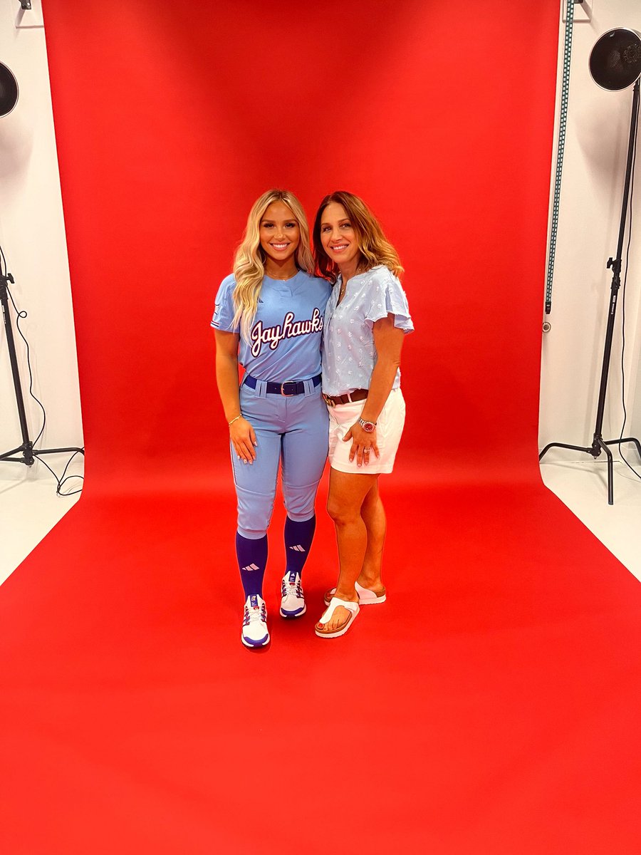 We 🫶 our softball moms 

Happy Mother’s Day!