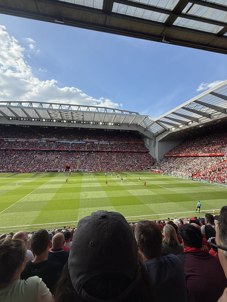 AlhadramiMohsin's tweet photo. #LFC #LIVARS  يلي مخطط يجي بريطانيا ويحضر لا يفوت حساب اخويا ابراهيم@LivTix رجل ثقة واخلاق ماقصر معي https://t.co/iNupXzOJBh