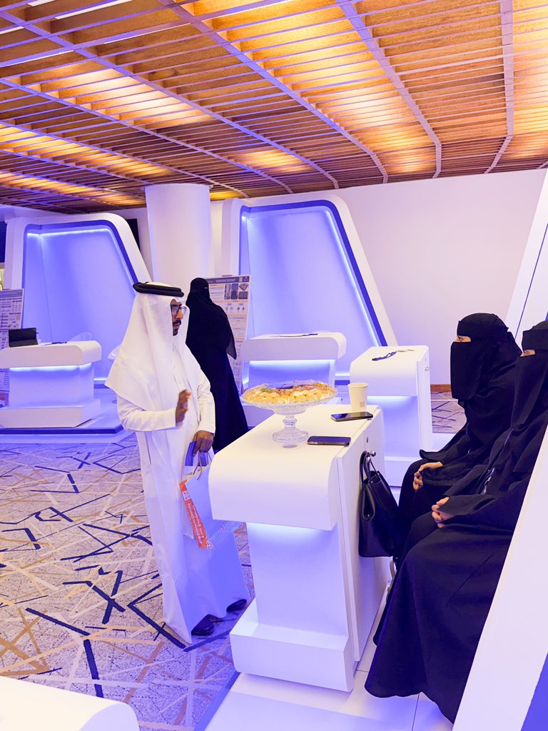 جانب من مشاركة #جمعية_البر_بالاحساء في ملتقى #معمار الأول بمعرض تعريفي حول مبادراتها في الإسكان ( الاسكان التنموي - الايجار - الترميم - التأثيث )، والمقام تحت رعايةٍ كريمةٍ من صاحب السمو الملكي الأمير سعود بن نايف بن عبدالعزيز آل سعود - أمير المنطقة #الشرقية