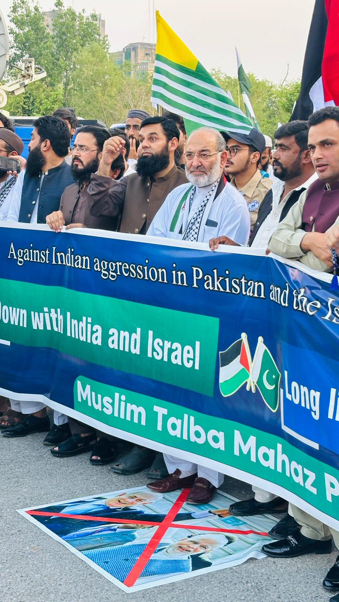 کشمیر و غزہ اور پاکستان و فلسطین میں بھارتی، اسرائیلی جارحیت کیخلاف۔
پاکستان فلسطین زندہ باد 
بھارت اسرائیل مردہ باد۔