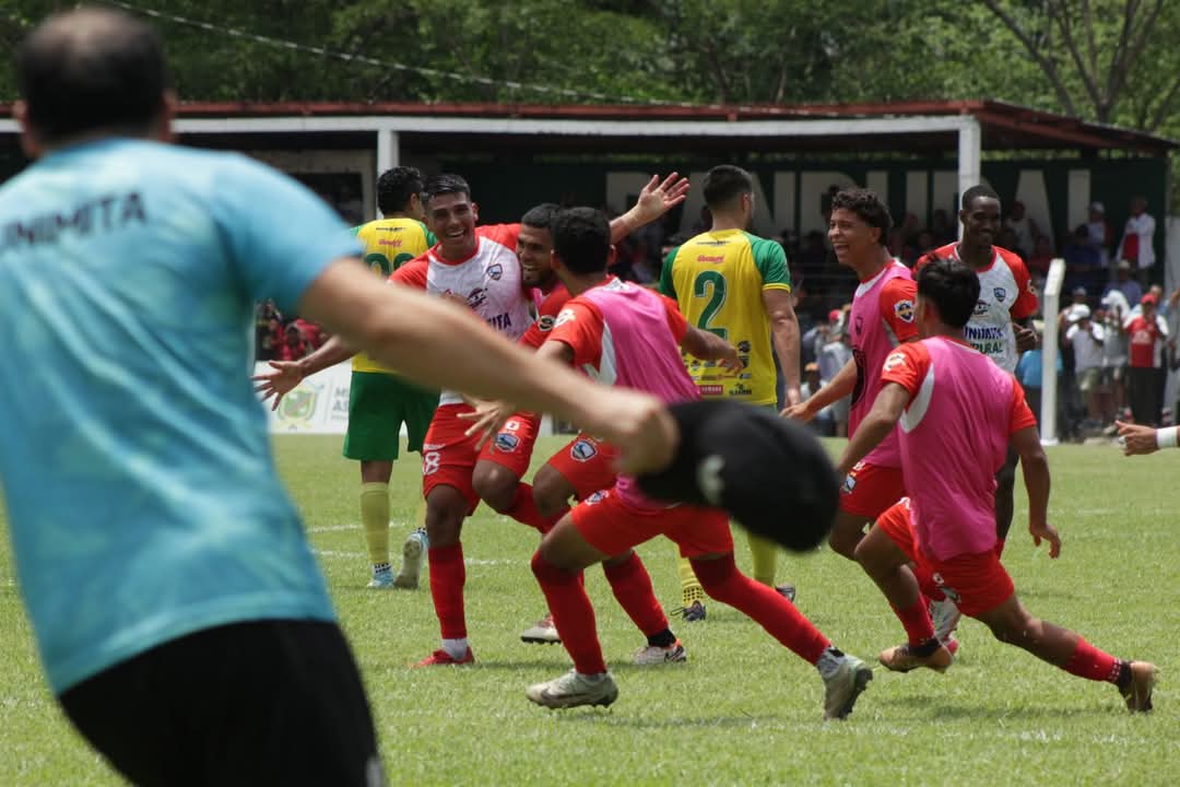 Mictlan con goles Chinchilla(2) y  del colombiano Santiago "el soldado" Gómez  vencieron 3-0 a Chiquimulilla Oficial (global 5-3), los "conejos" ascienden directo a Liga Nacional.

Fotos El Enano GT