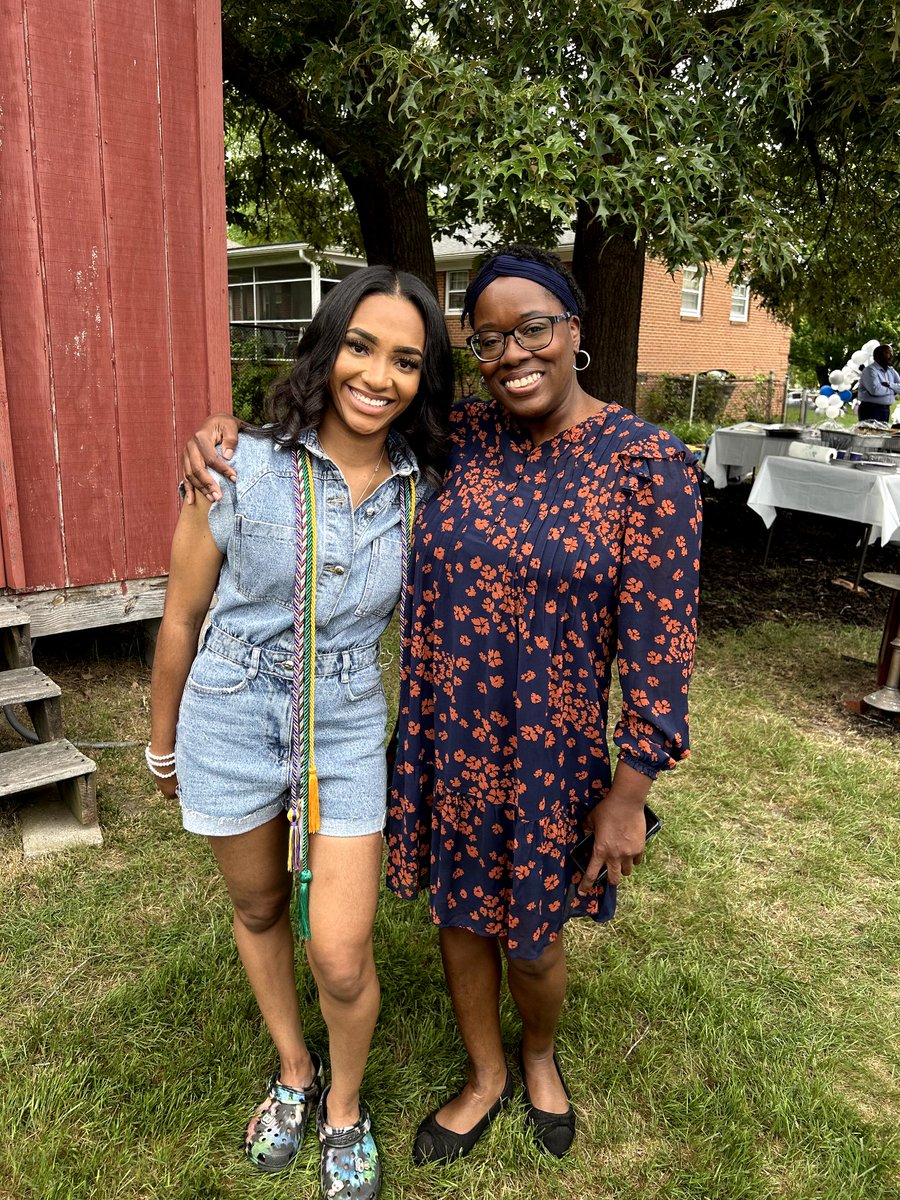 chrissyb34's tweet photo. Here at the airport in NC to return to New Orleans.
Always celebrate.
My goddaughter Bhali graduated from Bennett College yesterday & I'm so proud of her! I was so happy to witness this moment!🎓🎉💙 #CollegeGraduate #HBCU #MyGenius #MyBabyGoingToLawSchool https://t.co/aRlN0kfryy