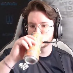 CODLeague's tweet image. Two types of gamers: