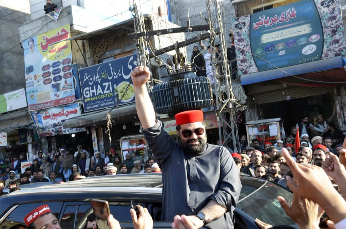 د مزاهمت دوٸم نوم اېمل خان 

#AWKTheOnlyHope