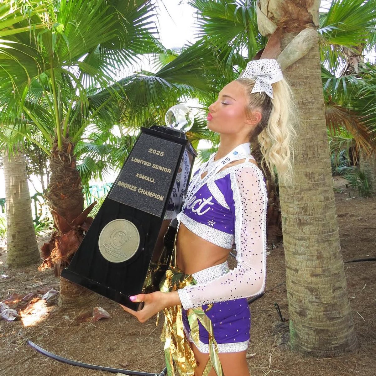 smoedallday's tweet photo. aly caluori
connect cheer twilight to sdsu 💜❤️ https://t.co/5ec7WgodD0