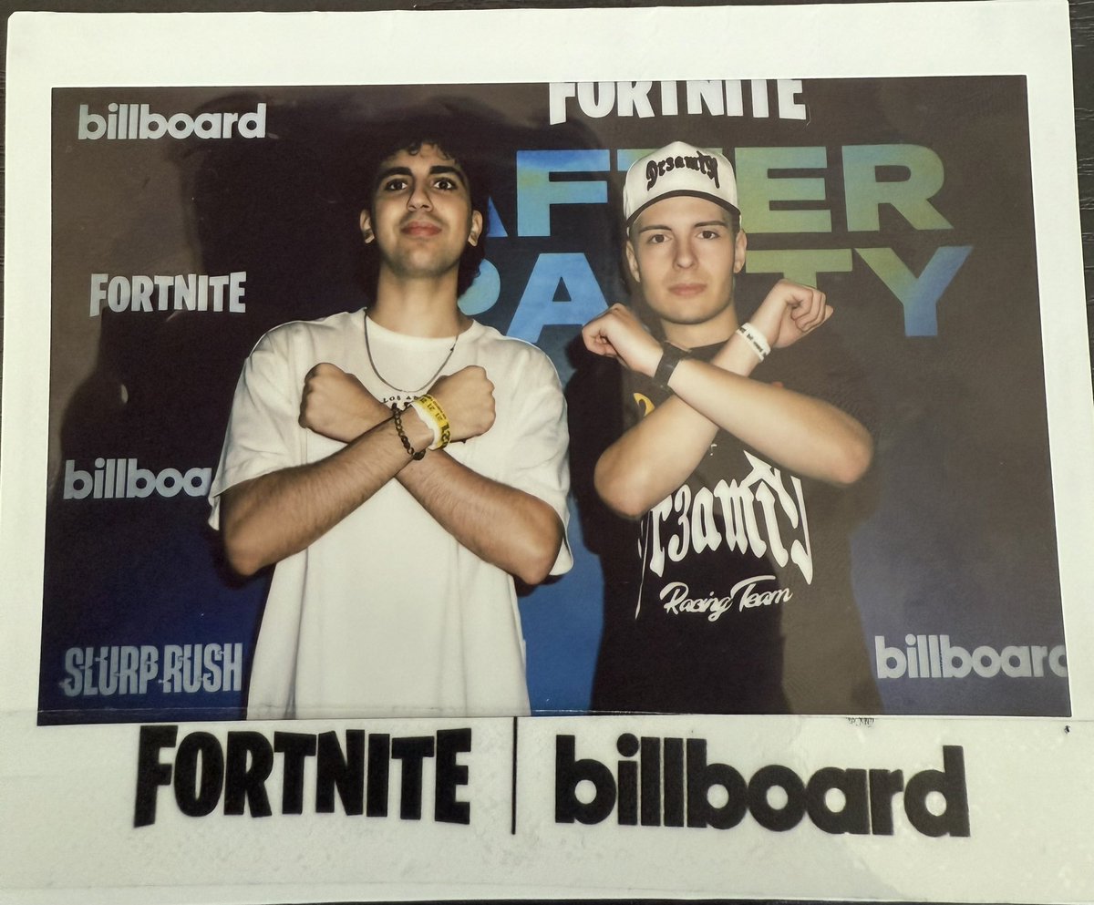 HydraSZN's tweet photo. The Dynamic Duo 😭✌️#RepTheSet ❌ https://t.co/AQou2DqROt