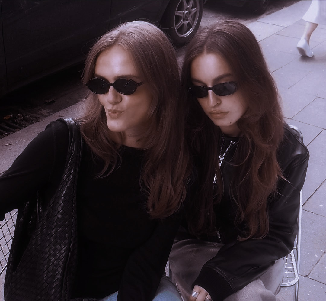 merevanhy's tweet photo. 𝔐'𝔰 𝔇𝔞𝔦𝔩𝔶       
  ────୨ৎ────ᯓ★

Sanırım size ruh durumumuzu anlatmama gerek yok. Hepsi kendini gösteriyor. Bir süre beni bulamazsanız bilin ki, bir yerlerde hayatı sorguluyorum. https://t.co/pfBQW8H8fo