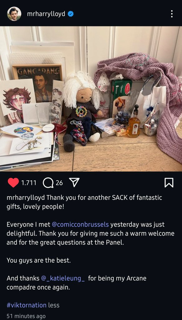 2202Chan's tweet image. HARRY POSTING HIS GIFTS AND IT FEELS SURREAL TO SEE MINE- !! This fandom is a gift that keeps on giving❤️