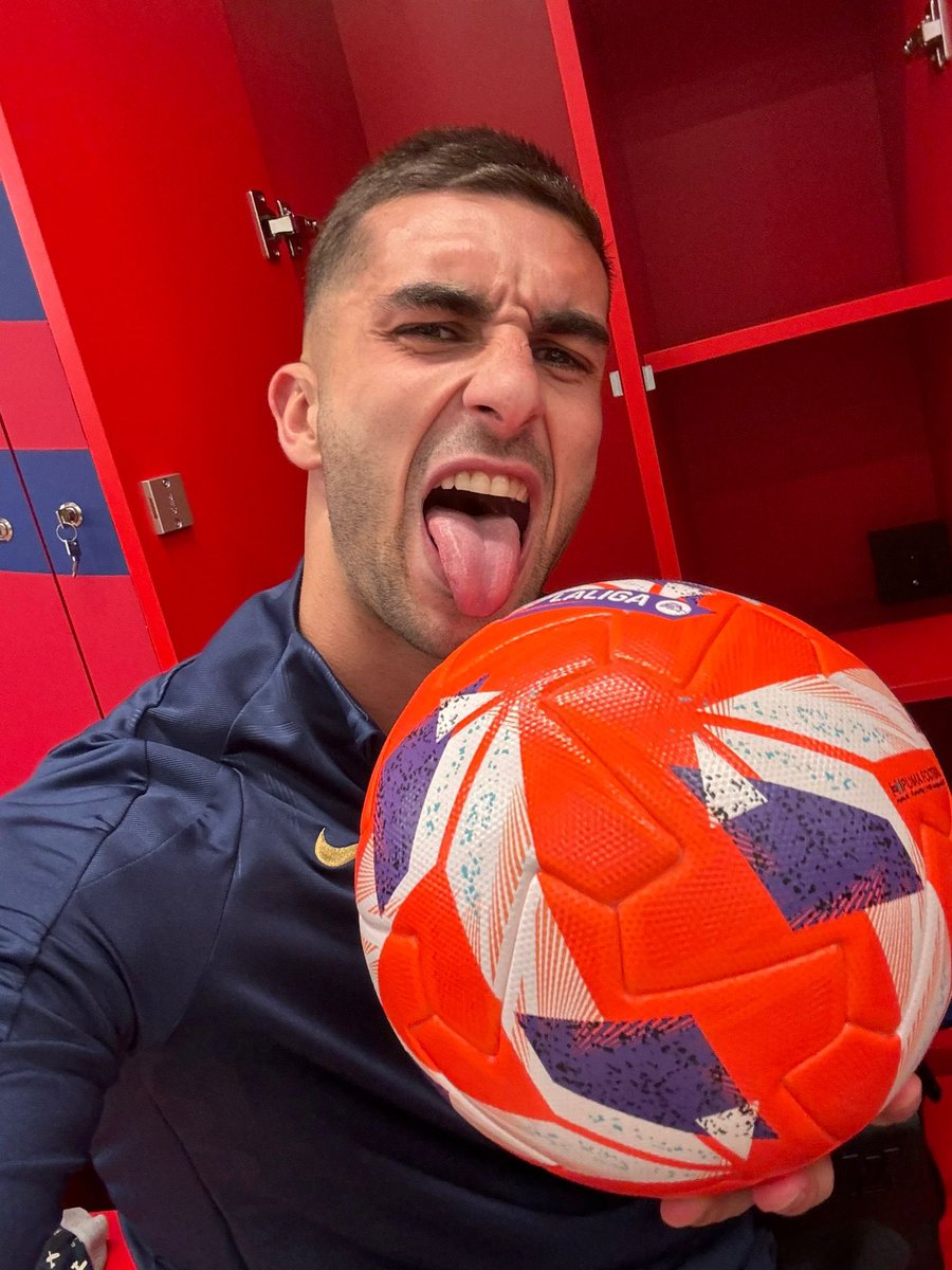 FerranTorres20's tweet image. El balón se viene para casa… Y LaLiga, casi que también! ☘️🦈
#FerranTheShark #ElClásico #FCBarcelona
