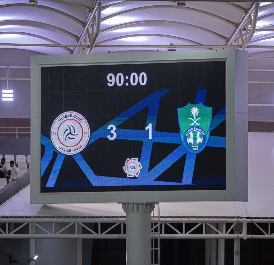 ليل الرياض "أبيض" ولا فيه لونين 
الليــث ماخذ بالسماء كلّها صَـكّ

يحق لك ياشيخ ..يامالي العين 🤍🖤
خَلّ الأراضي طالما إن السماء لك 

اضرب مضاريب الكبار القوييّن 
- أنت أكبر كبار أنديتنا بلا شــك

مافادت "النخبة" بدرِج الضعيفين 
حتى القوي لامن نصانا تفككّ

اللي سروا والوقت 65