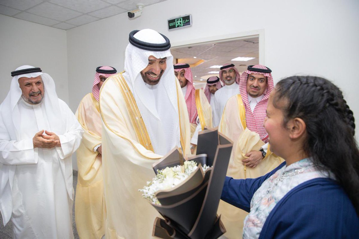 khamees_family's tweet photo. ابن العم / فهد يوسف عبدالله التركي الخميس 
برفقة معالي وزير الموارد البشرية والتنمية الاجتماعية @HRSD_SA 
في جولة تفقدية ميدانية لجمعية عنيزة للتنمية والخدمات الإنسانية  . 

بارك الله في الجهود، ووفقكم لكل خير في خدمة المجتمع ورفعة الوطن. https://t.co/VnXj0gKSWV