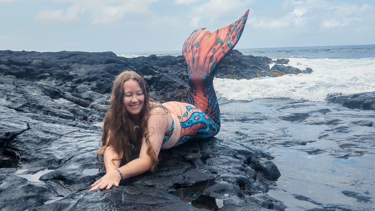 AshesTerrible's tweet photo. So I disappeared to Hawaii for a week! Flipped some fins amongst the waves ♥️
#mermaid #hawaii #finfolk #mermaid https://t.co/vDTTG6p0oD