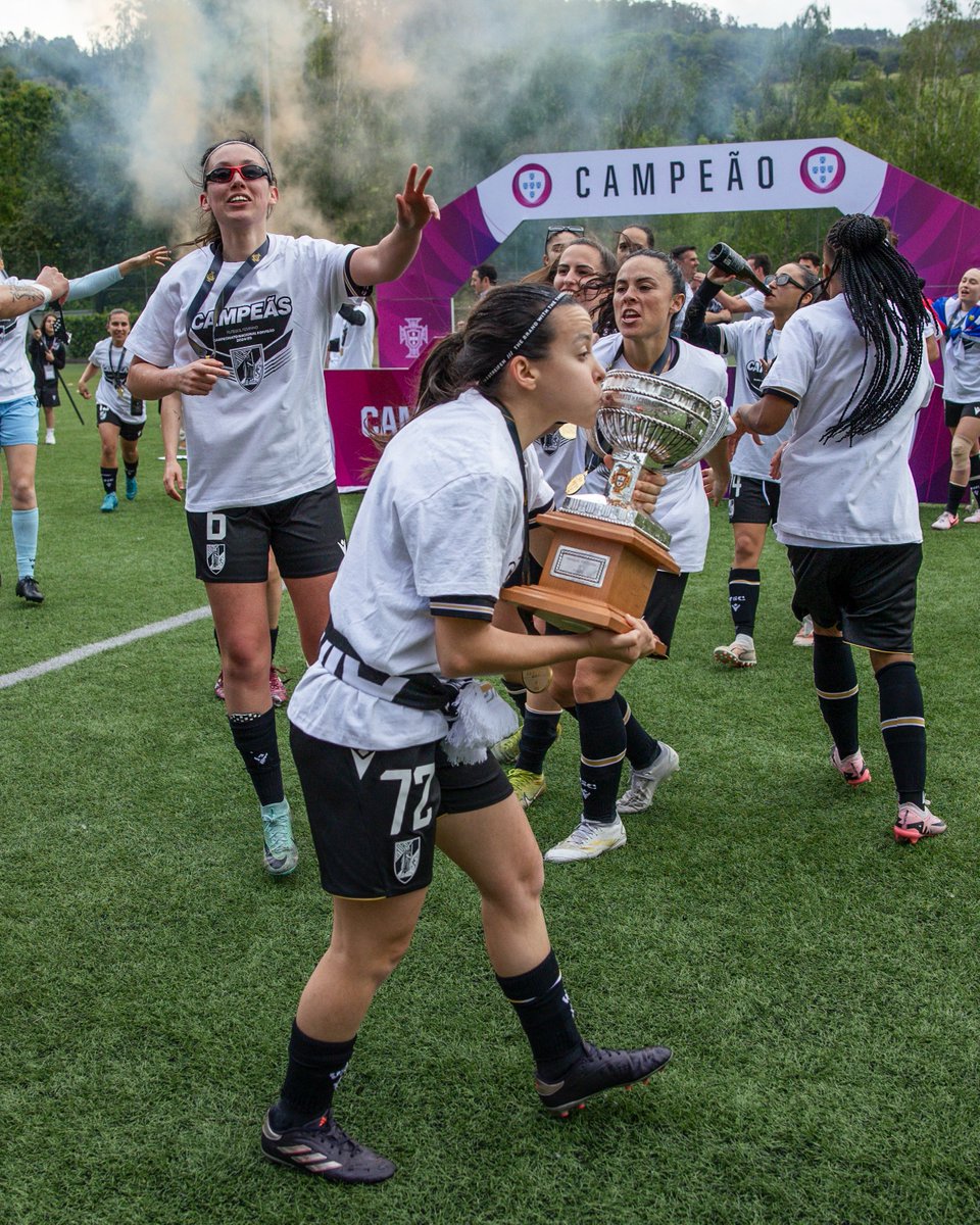 VitoriaSC1922's tweet photo. 🎶 Quem resiste, sempre vence!

#EspíritoDeVitória • #FutebolFemininoVSC https://t.co/2RjscrGDvA