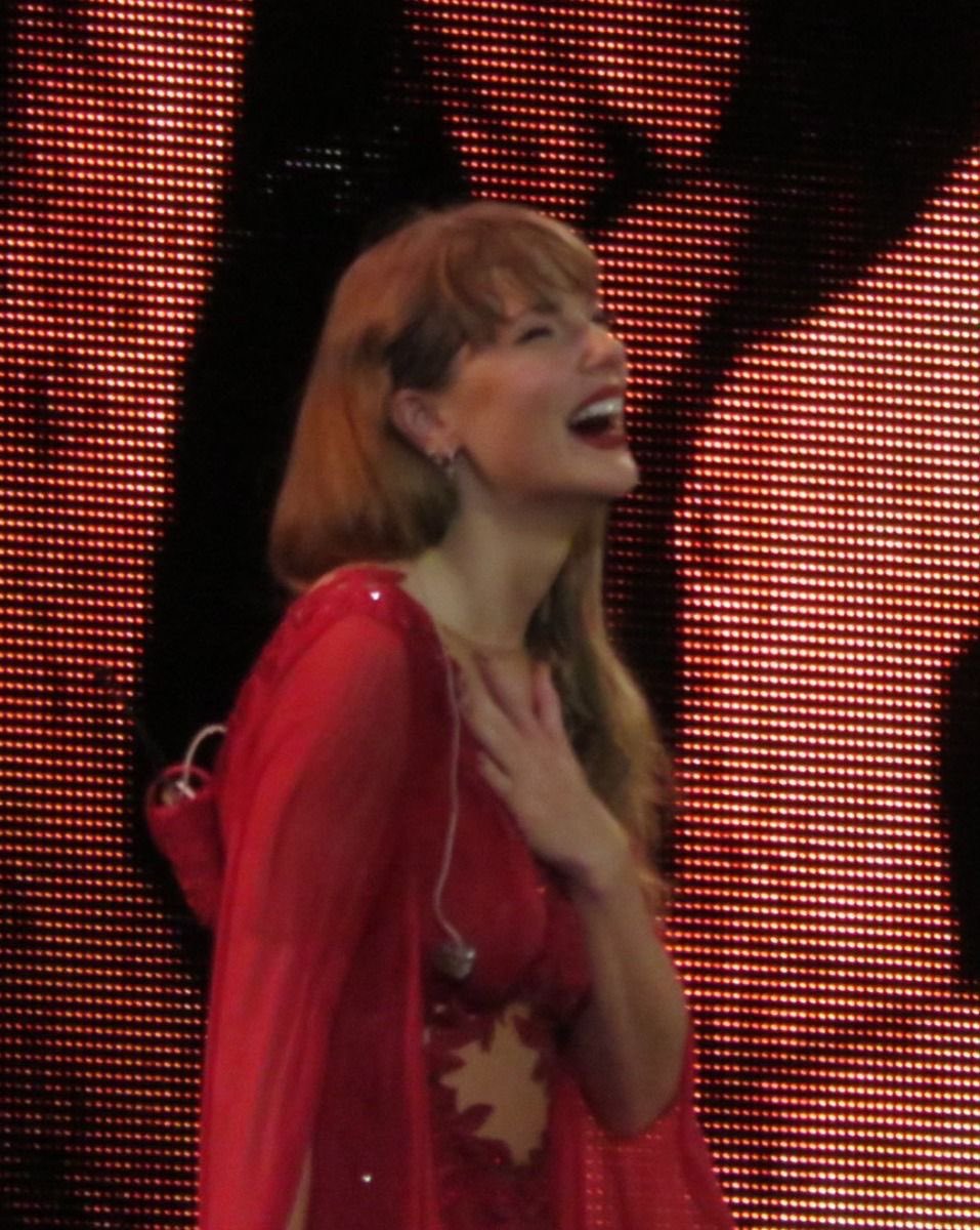 luvr4tswift's tweet image. ⁺˚⋆。°✩ welcome to my acct! ✩°。⋆˚⁺
i love
-taylor swift
-lady gaga
-sabrina carpenter
-gracie abrams
-charli xcx
-yellowjackets
-coraline
- my music range is very wide so i listen to a lot 🤍