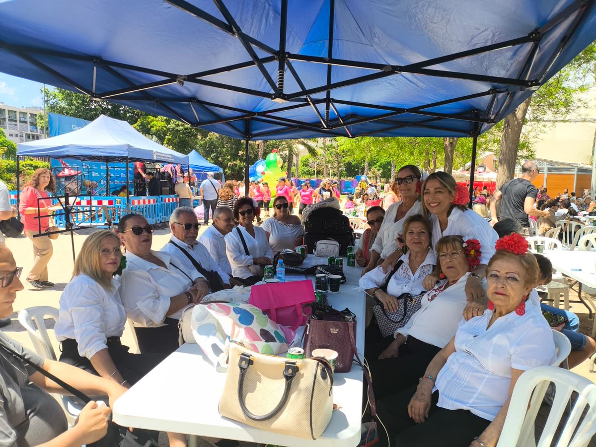 CoroAlegria's tweet photo. Nuestro Coro en la fiesta de la Primavera de Ciudad Jardín https://t.co/0rNj727fUP
