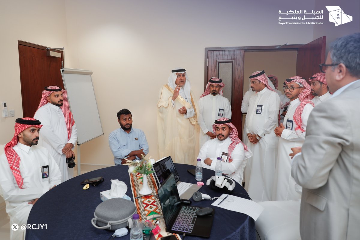 RCJY1's tweet photo. في جولة تفقدية بمدينة جازان للصناعات الأساسية والتحويلية، اطّلع معالي رئيس الهيئة الملكية للجبيل وينبع م. خالد السالم على سير المشاريع، وناقش مع فريق العمل مستجدات التنفيذ، وخطط التطوير القادمة. https://t.co/VsAtRsRGdx