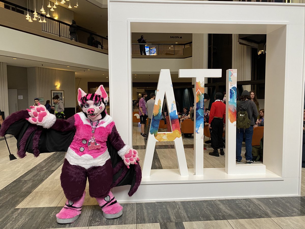 BatteredBadger's tweet image. Batulaura is going back to Monster High after #FWA2025!! Goodbye, ghoulfriends! Remember to embrace your freaky flaws and stay fabulous 🦇🩷🖤