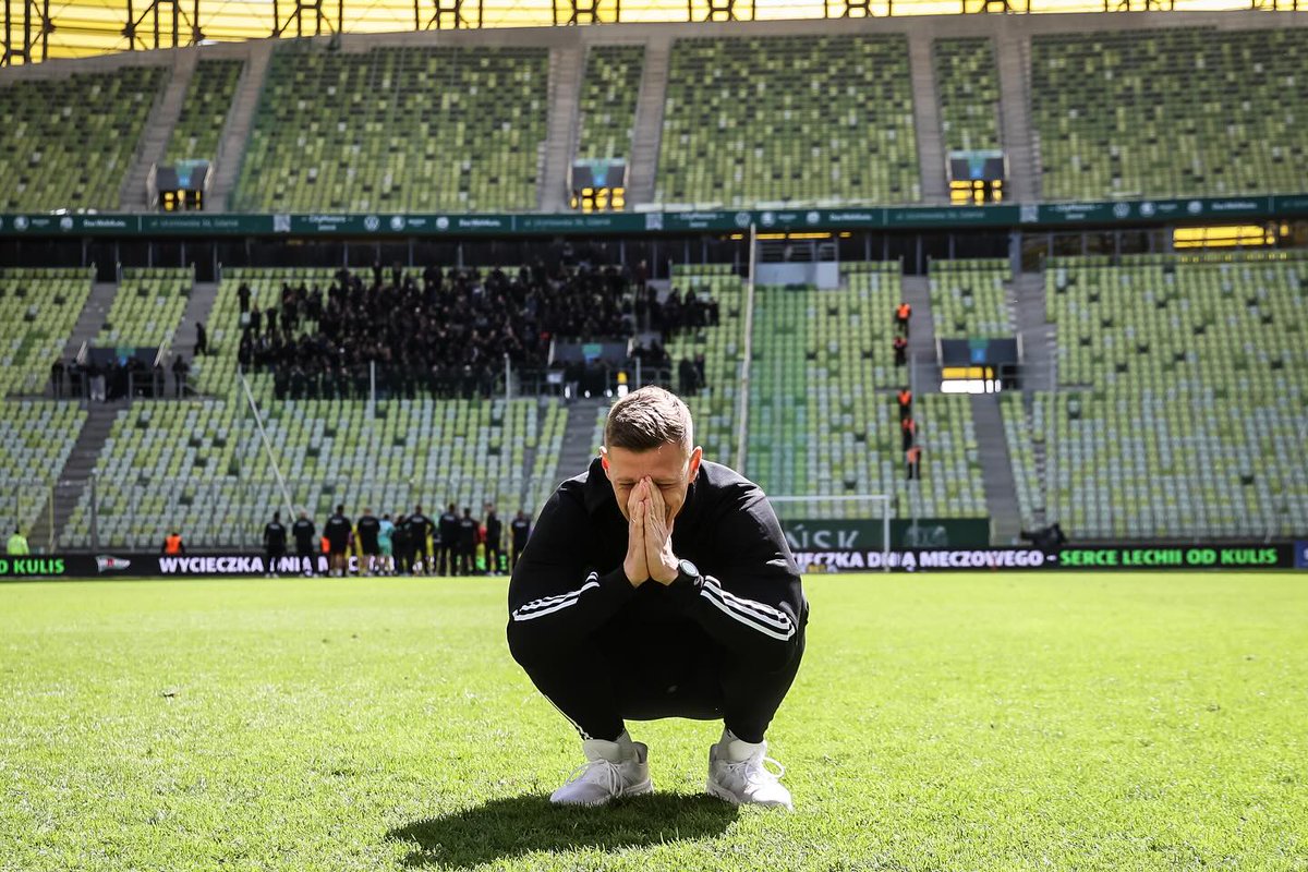 Magic Slominski (@maciejslominski) on Twitter photo Nie to, że szukałem, ale nie słyszałem w tym sezonie pół negatywnej opinii o Radku Belli aka Bielsa. Trener miał prawdziwą szkołę życia w rozgardiaszu Lechii Gdańsk i spisał się na medal. Myślę, że zasłużył na to by rozpatrywać go jako jedynkę na 2025/26. Fot. <a href="/TomaszRulski/">Tomek Rulski</a> Nie to, że szukałem, ale nie słyszałem w tym sezonie pół negatywnej opinii o Radku Belli aka Bielsa. Trener miał prawdziwą szkołę życia w rozgardiaszu Lechii Gdańsk i spisał się na medal. Myślę, że zasłużył na to by rozpatrywać go jako jedynkę na 2025/26. Fot. <a href="/TomaszRulski/">Tomek Rulski</a>
