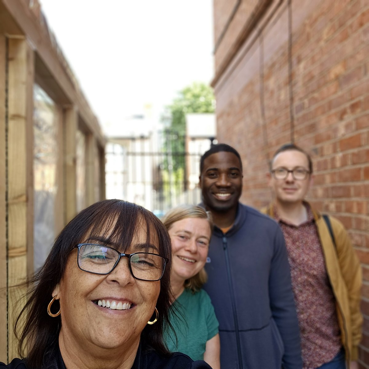 AnnIgbon's tweet image. Always great work and amazing people in Hulme. Thank you Pauline from all of us you did amazing work 4 Hulme. Gavin Greening his alleyway with plants, growing fruit and veg. Lots of help coming @AnnetteWright @Lee4Hulme @AfzalKhanMCR @MCCHulme @MSCFoodbank @OneMcr @LabourHulme