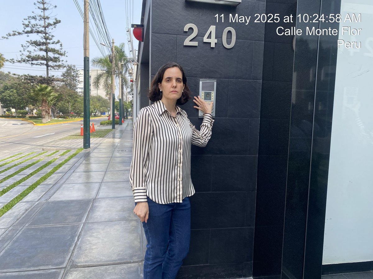 AyudenAMisHijos's tweet photo. Hoy, Día de la Madre, el padre de mis hijos, Fernando Menendez Zeppilli, no deja que ellos abracen a su madre.

Después de 74 días de prisión, fui a recogerlos como madre, como lo dicta la ley, como lo necesitan mis hijos. Pero otra vez, les niegan su derecho a ver a su madre libremente, en paz. 

Me exigen entrar sola a una casa donde he sido humillada, agredida y maltratada psicológicamente. Donde mis hijos me dicen que los han lastimado. Llamaron a la policía para intimidarme e incluso la policía trató de convencerlos a que me dejen llevar a mis hijos por el día o entrar acompañada, pero incluso a ellos les dijeron que no. ¿Qué me quieren hacer ahí adentro? ¿Cómo aceptar eso?, ¿Cuándo mis hijos dependen de mi? ¿Quién los va a defender si me pasa algo? 

⚖️La justicia ya me dio la razón. La medida cautelar fue revocada. ¿Por qué sigo separada de mis hijos?

💔Ayúdame a cambiar esta historia. Comparte. Hazlo por todas las madres que hoy no pueden abrazar a sus hijos injustamente.

#JusticiaParaMisHijos #DíaDeLaMadreSinEllos #NoMásViolenciaInstitucional #FelipeYRafael #QueSeCumplaLaLey #diadelamadre #mama #hijos #mamá #justicia