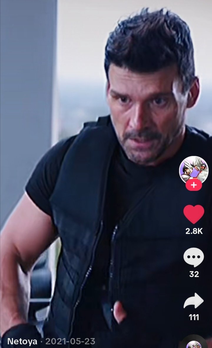 #mcu #Marvel #wintersoldier
#BrockRumlow #buckybarnes #Crossbones

В Гидре учат как за 5 действий вывести противника из строя. 

1. Снять одежду
2. Бросить на пол
3. Обезаружить.
4. Одурманить.
5. Противник в отключке.