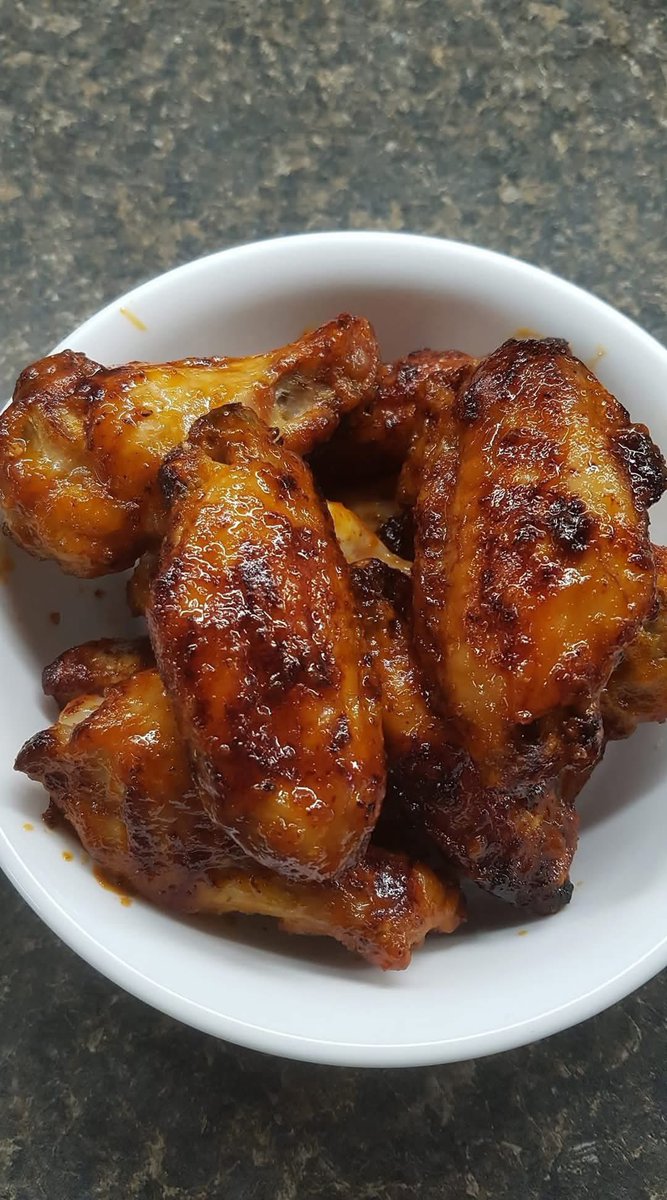 Smokin’ BBQ wings 🍗!!!

Eat as it is or with some dipping sauce?