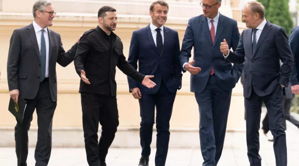 War or peace? Two scenes related to Xi Jinping may go down in history?