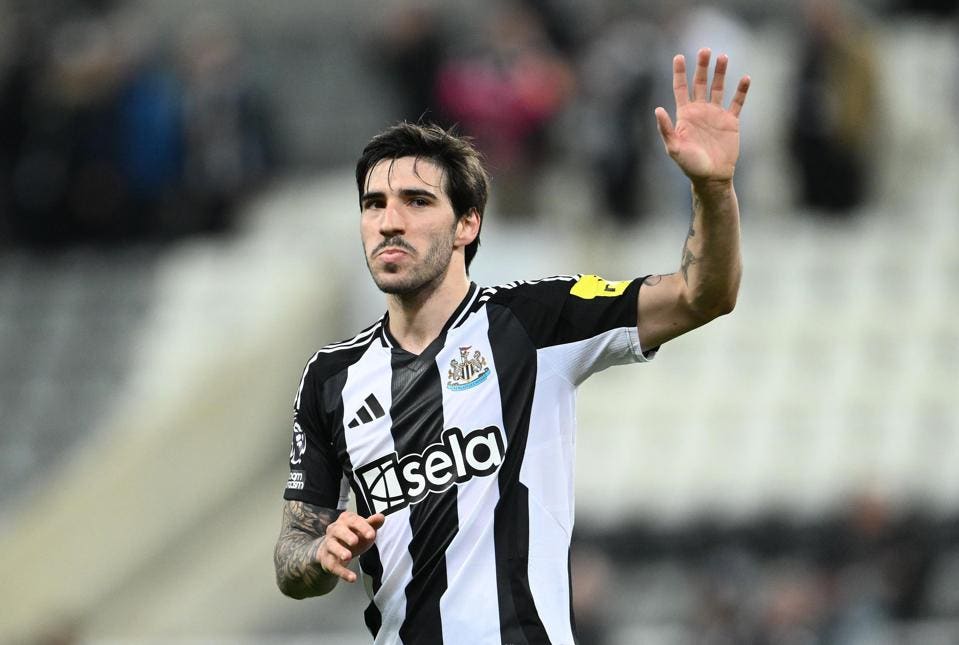 6th home goal for #Sandro for #NUFC and 6th goal at the Leazes end #TheLeazesKing 
Eats spaghetti, drinks Moretti,..