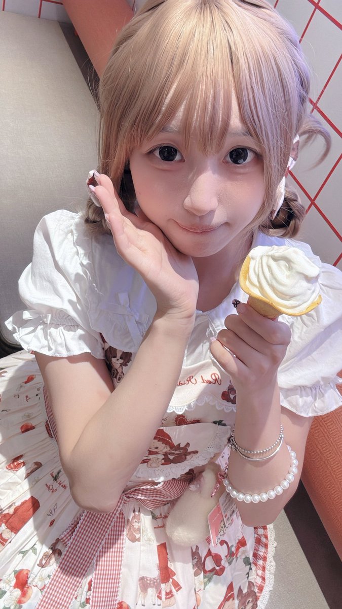 福利姬香蕉不呐呐分享的黄推图片3 - 网红私拍内容