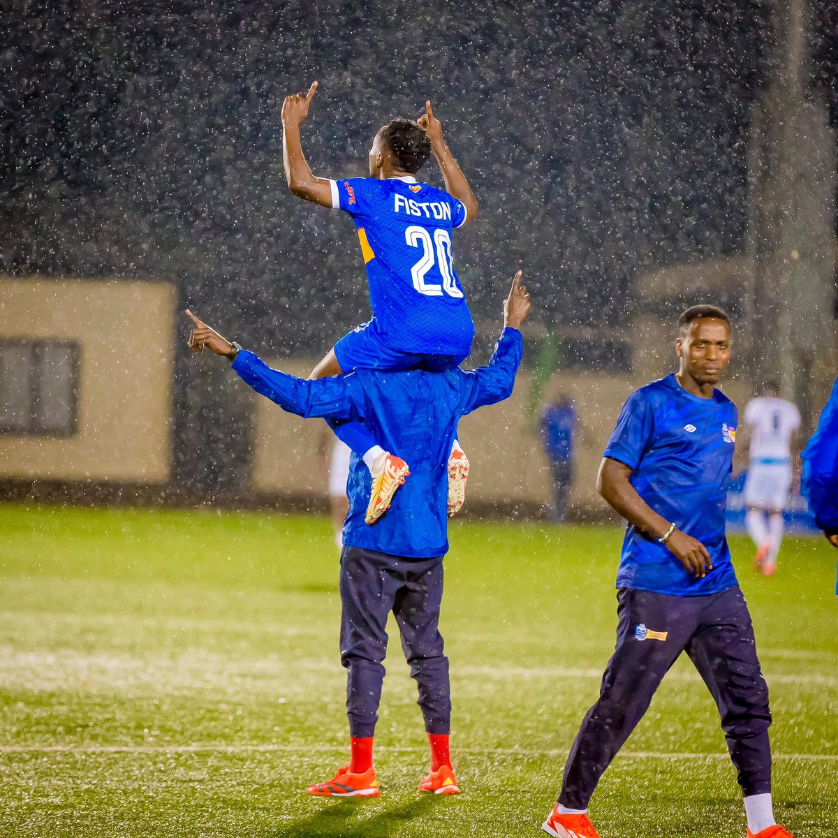 rayon_sports's tweet photo. N’ubundi uwakunda yakunda RAYON!!!💙🤍 https://t.co/NlGUzs53eY