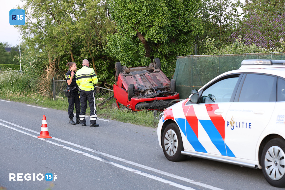 Auto ondersteboven na eenzijdig ongeval in Pijnacker