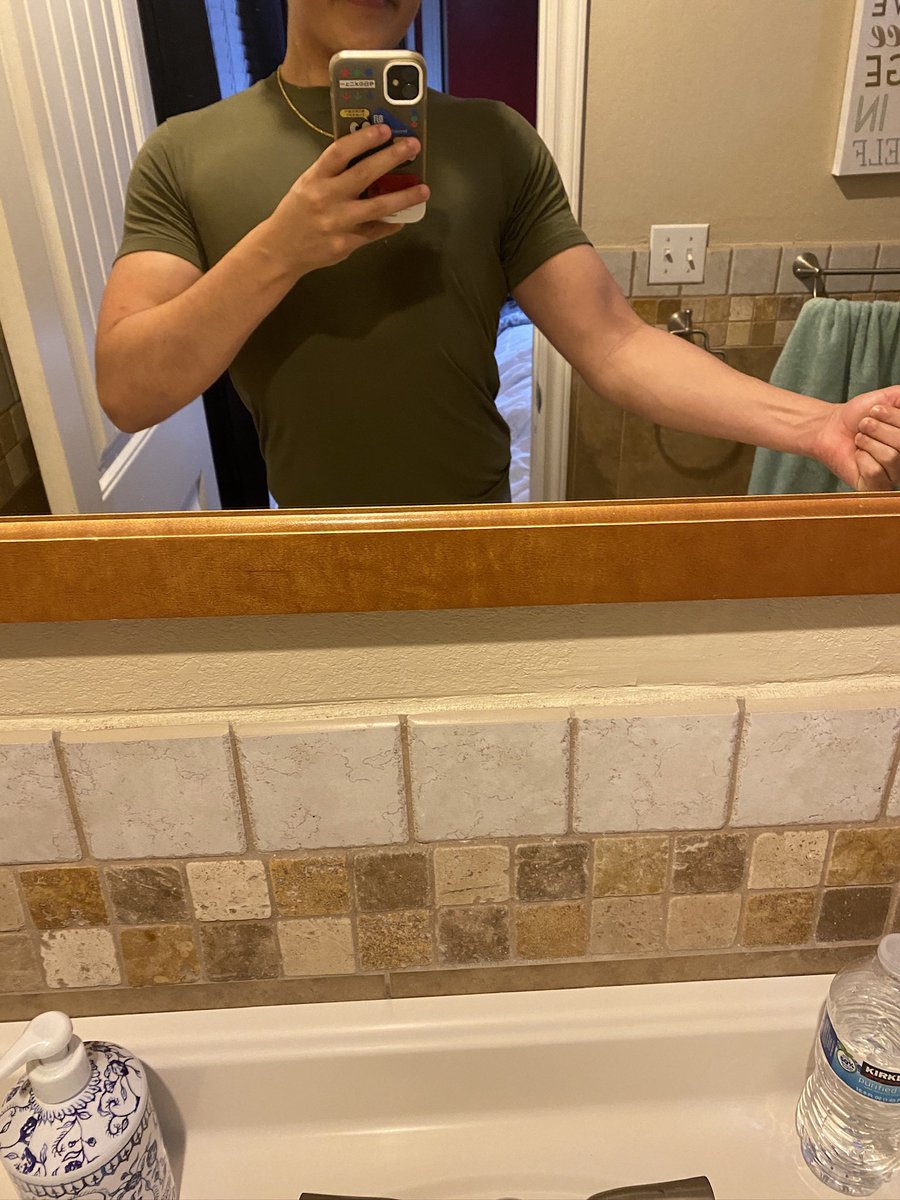 ReCkTfps's tweet photo. wk13 idk how to make my arms bigger we ball though https://t.co/VoyEJONJ2f