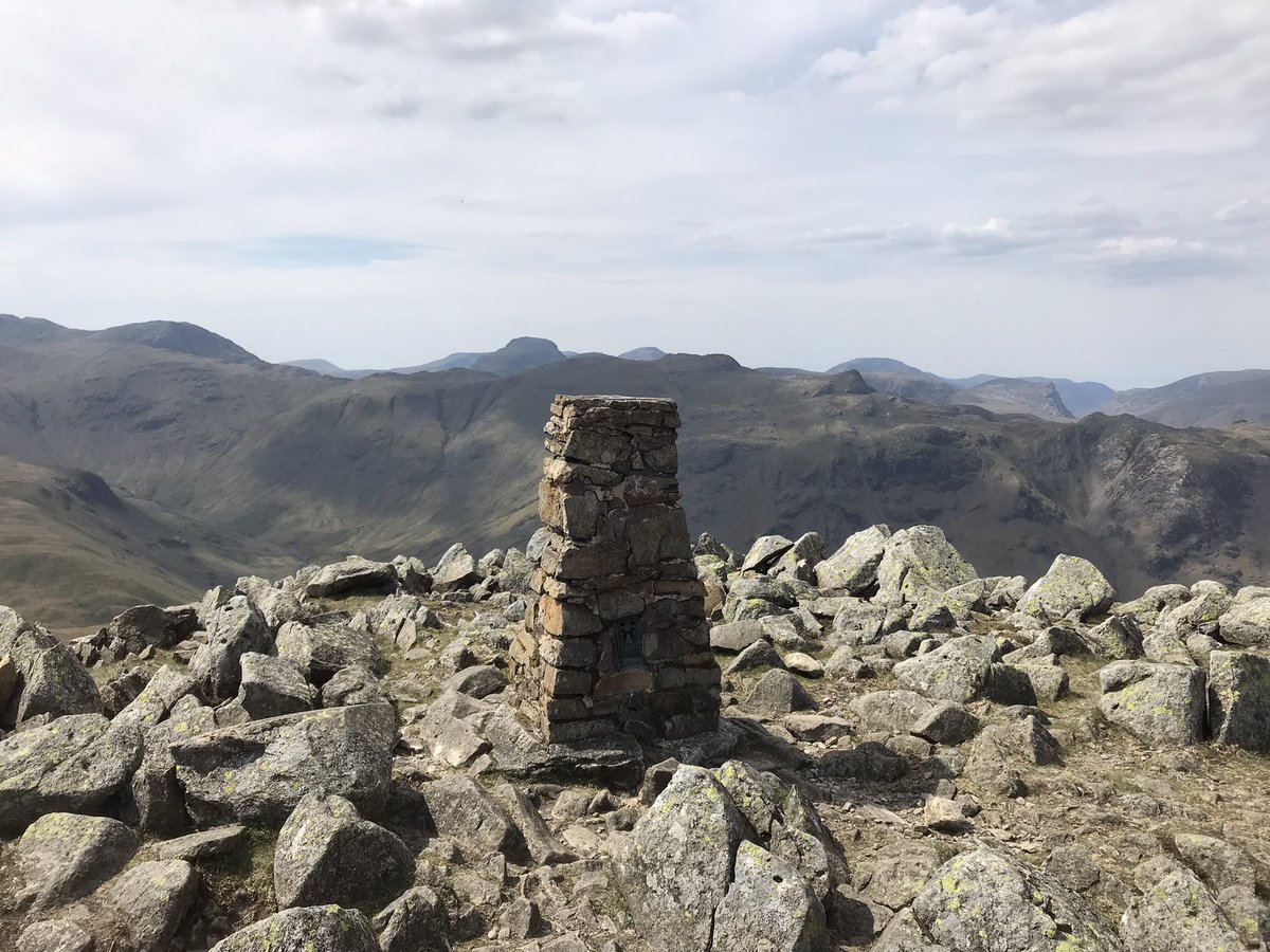 little_light6's tweet photo. #Wainwright #Ullscarf #HighRaise #SergeantMan #LakeDistrict #80down134togo
Cracking day on the ⛰…10 miles, 3 Wainwrights, gorgeous sunshine…am absolutely broken now but🍺 is helping…may need airlifting to work tomorrow…🤦♀️😂😂 https://t.co/uVuVAzbK69