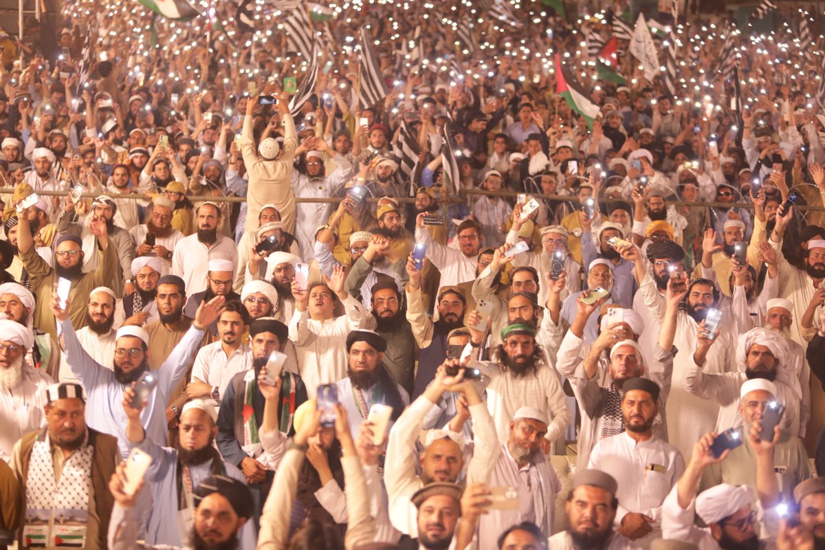 پشاور:قائد جمعیت مولانا فضل الرحمٰن مدظلہ جلسے سے خطاب کرتے ہوئے 
#PakGazaConference