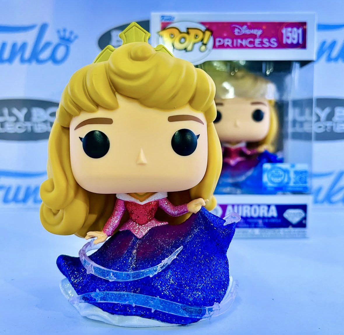 FunkoPOPsNews's tweet photo. Close up with the cute new Diamond Aurora Funko POP! Exclusive Hot Topic land ~ thanks @bullyboycollectibles ~ #Disney #Aurora #FPN #FunkoPOPNews #Funko #FunkoPOP https://t.co/9VVo0R2qgA