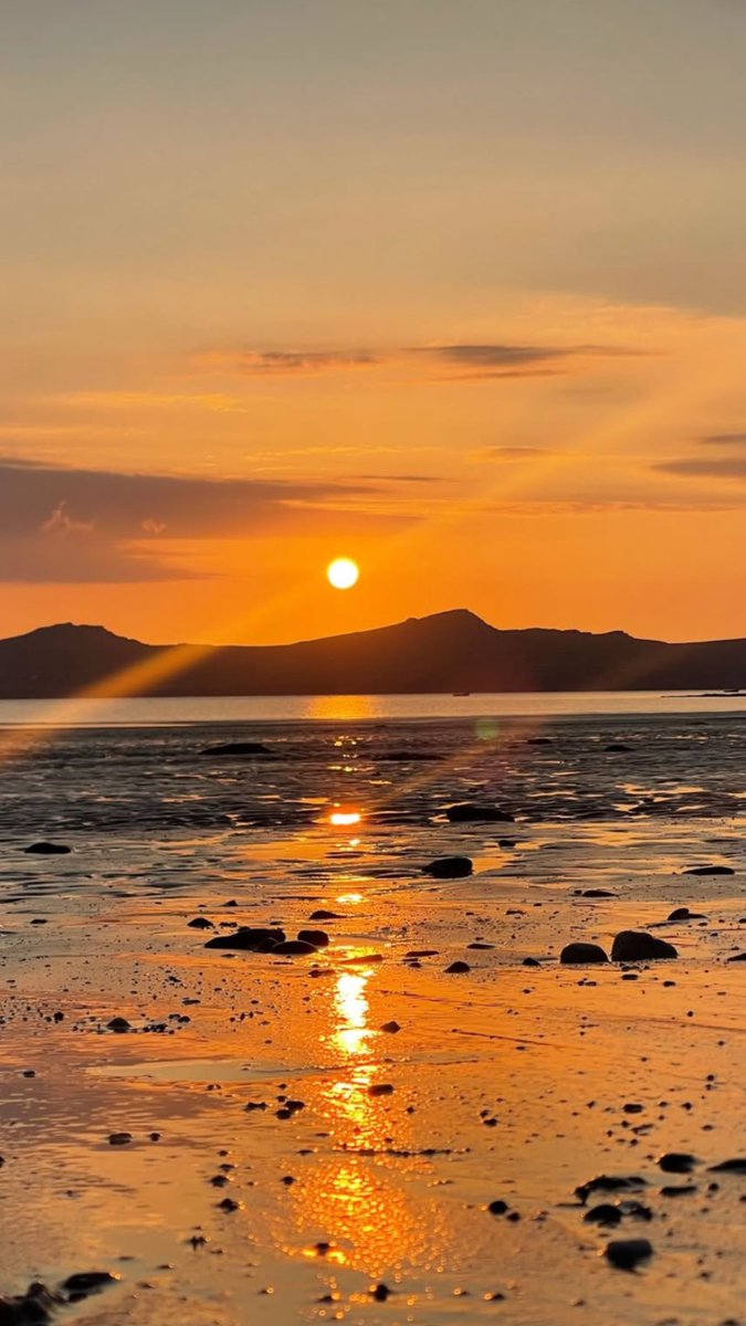 Sunsets hit different in West Kerry 🌅 #westkerry dinglebayhotel.com