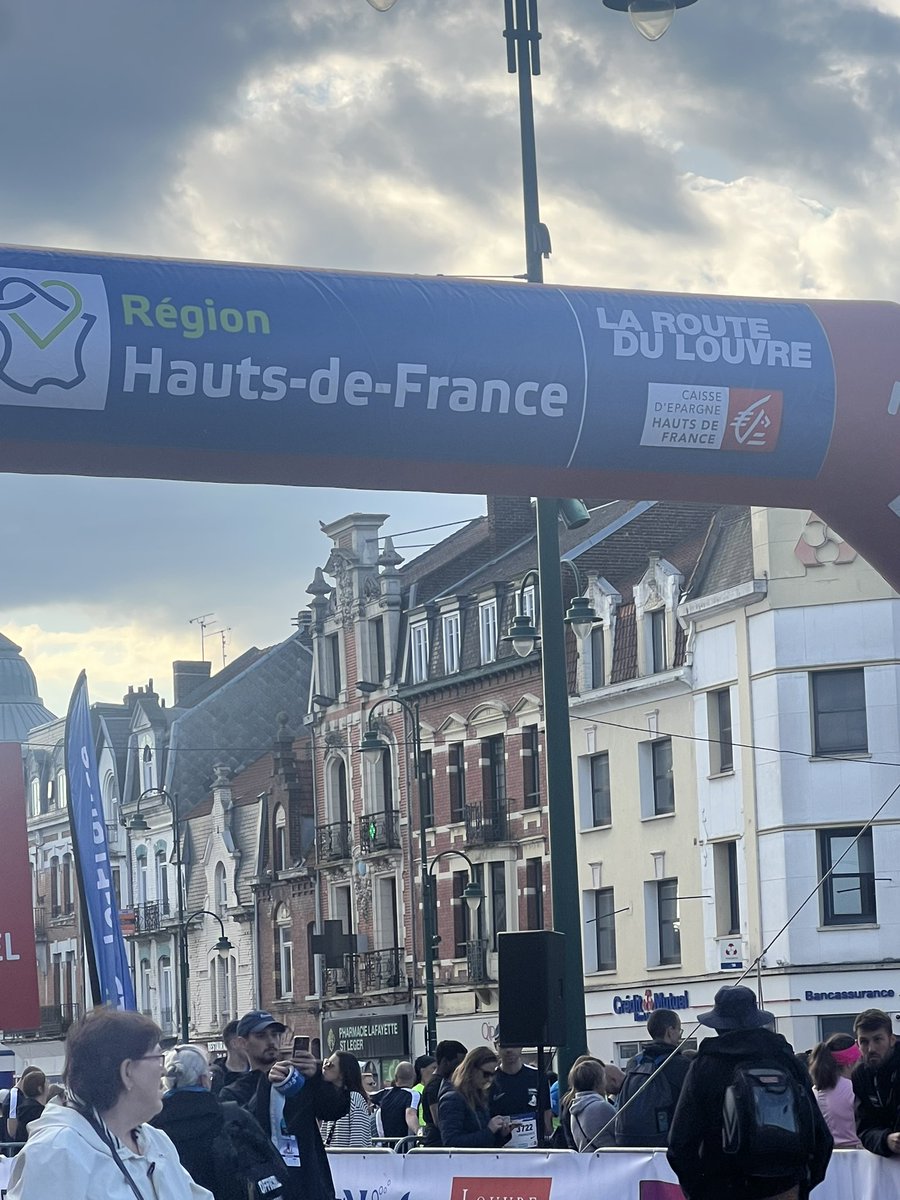 Cathy APOURCEAU-POLY (@apourceau) on Twitter photo Bravo au maire de <a href="/VilleDeLens/">VilleDeLens</a> comme chaque année Sylvain Robert est sur la ligne de départ.
Bravo aux 15000 participants !!
<a href="/louvre_lens/">LouvreLens</a> Bravo au maire de <a href="/VilleDeLens/">VilleDeLens</a> comme chaque année Sylvain Robert est sur la ligne de départ.
Bravo aux 15000 participants !!
<a href="/louvre_lens/">LouvreLens</a>