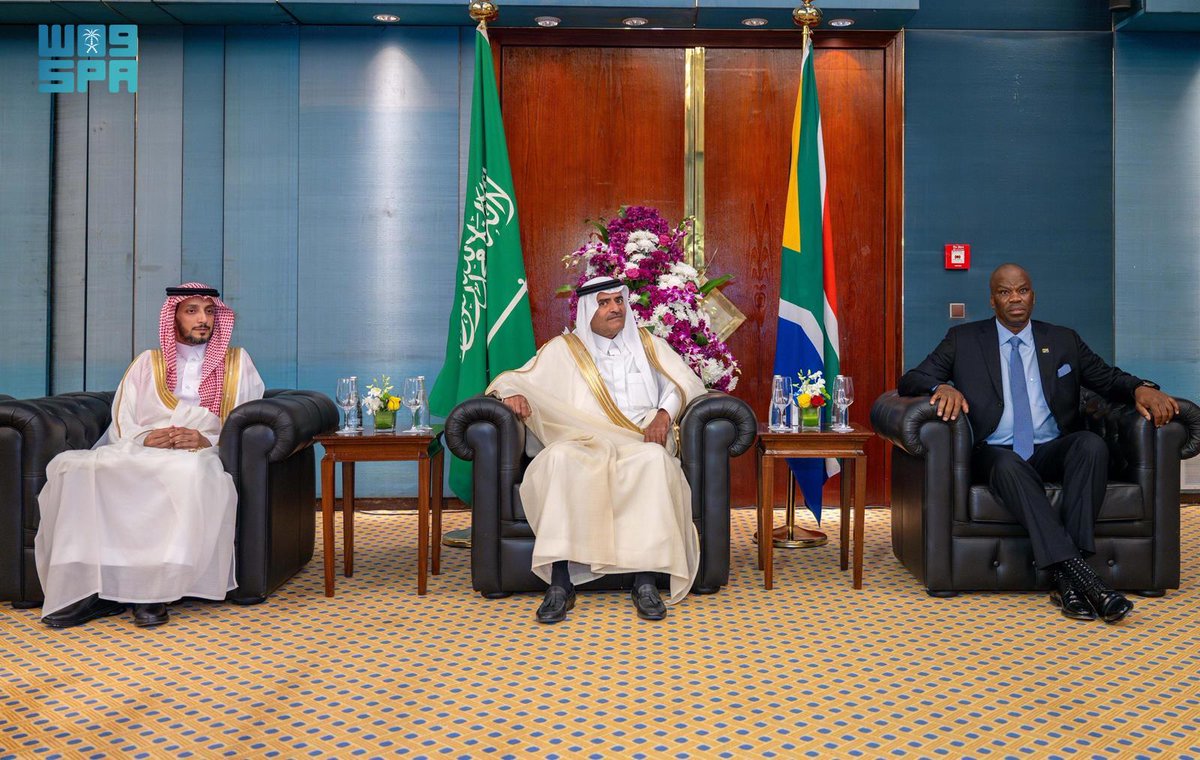al_jazirah's tweet photo. وكيل إمارة الرياض المساعد للحقوق يحضر حفل سفارة جنوب أفريقيا بمناسبة اليوم الوطني
https://t.co/pjhnVLm9pB https://t.co/CuWxIzDDZf