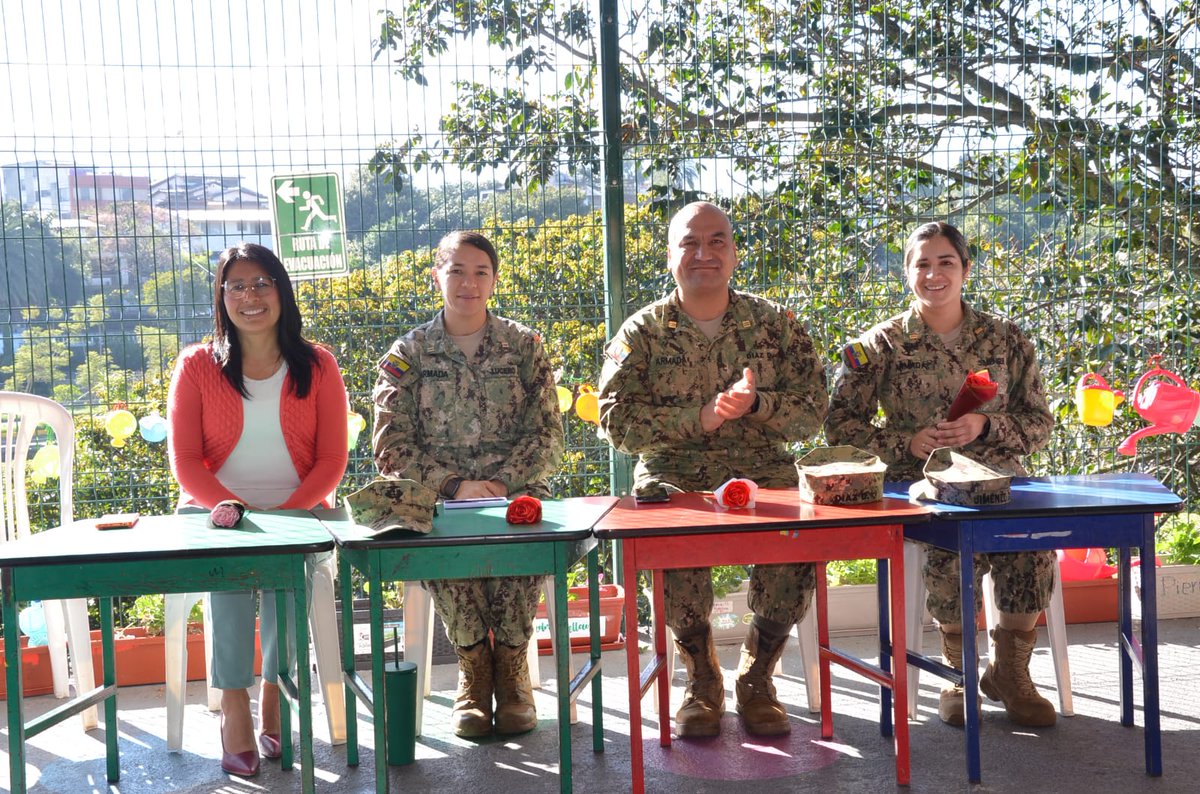 lnavalquitorc's tweet photo. La UEFFAA. “Liceo Naval Quito”, en este Día de las Madres, saludamos con profundo respeto, gratitud, cariño  y rendimos homenaje a quienes representan el amor más puro y desinteresado. https://t.co/4oFEK9ZzJQ
