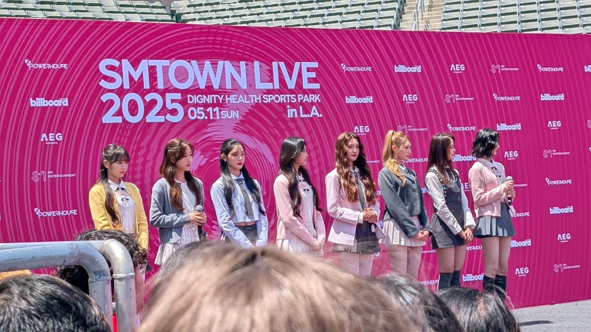 patchworkdrake's tweet photo. Hearts2hearts SO CUTE #SMTOWN_LIVE_2025 https://t.co/IF1lVlslU5