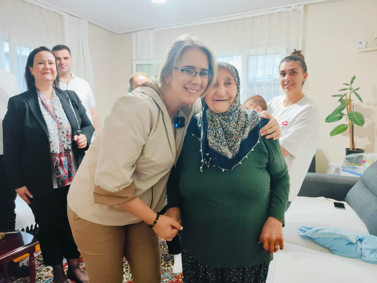 📍Bornova

Anneler Günü vesilesiyle, kahraman Şehidimiz Cumali Sönmez’in kıymetli annesi Abide Sönmez’ ve ailesini ziyaret ettik.🇹🇷

Evladını vatan uğruna toprağa veren bir annenin sabrı ve vakarı hepimize örnek.
Başta şehit annelerimiz olmak üzere tüm annelerin Anneler Günü