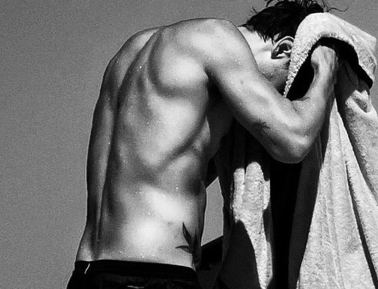 HSFEATURES's tweet image. Name someone more perfect than Harry Styles. I’ll wait.