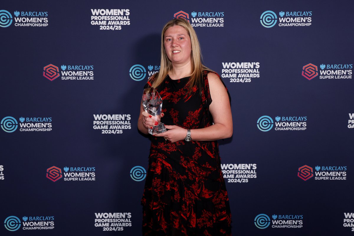 Our Head of Girls Football Development Emma Fletcher won the Club Hero award at the #WPGAwards tonight 🏆

Huge congratulations, Emma! 👏❤️

#MUWomen