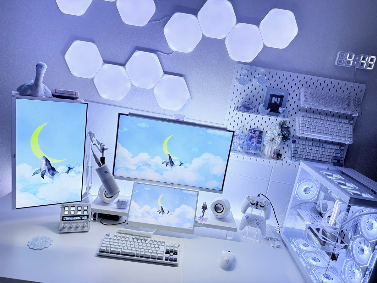 なおゆーさんの参考にさせて頂き、モバイルモニター浮かせてみました🙌🏻シェルフはどかしたくなかったから満足です！
#desksetup