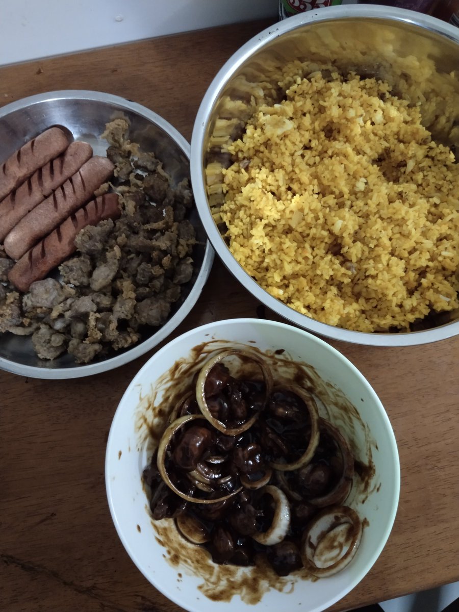 Lenz0819's tweet image. Adobong Balunbalunan +
Fried (Hotdog + Gizzard + Rice)
for Breakfast and Lunch! 😻❣️
Mangan Tamu 😋 💚 
#hotdog
#gizzard
#friedrice