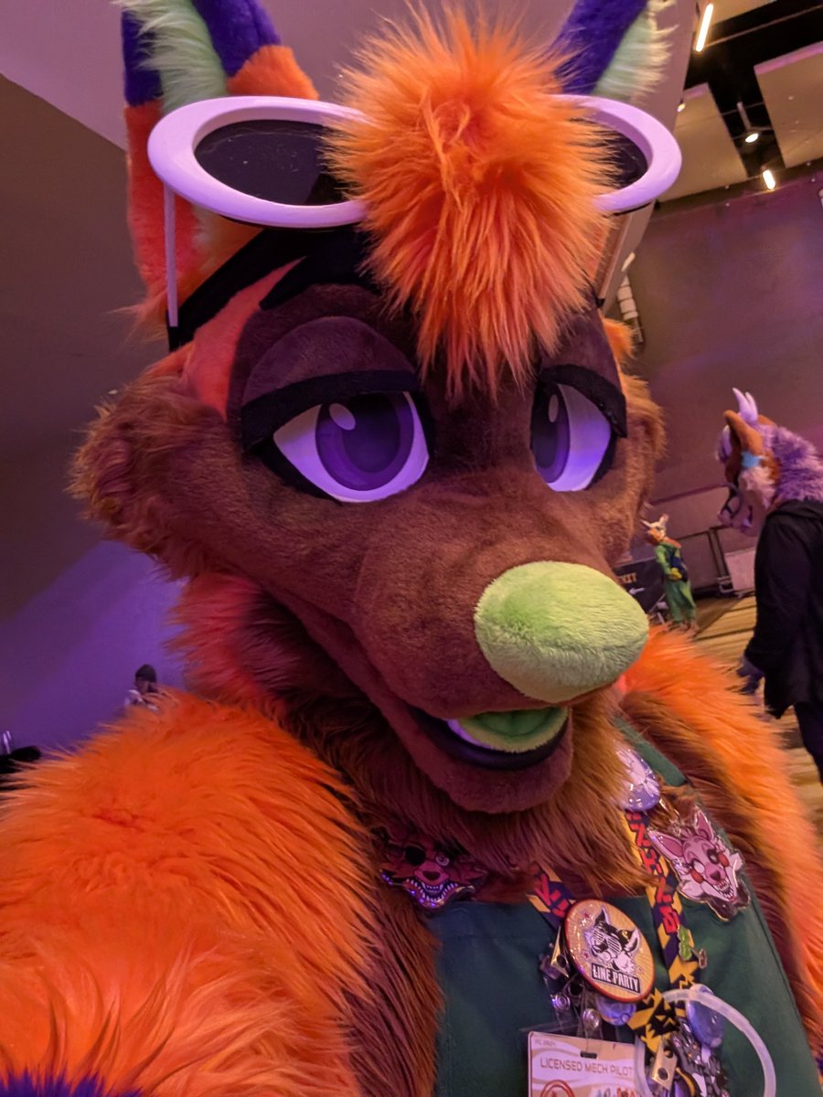 ConfusedFoxcoon's tweet image. First time fullsuiting this #FWA2025 and it was like a movie, A great time and unforgettable moments were had
.....And next time I'll drink more water 😅
#furry #fursuit
🧵: @TwistedLeopard
