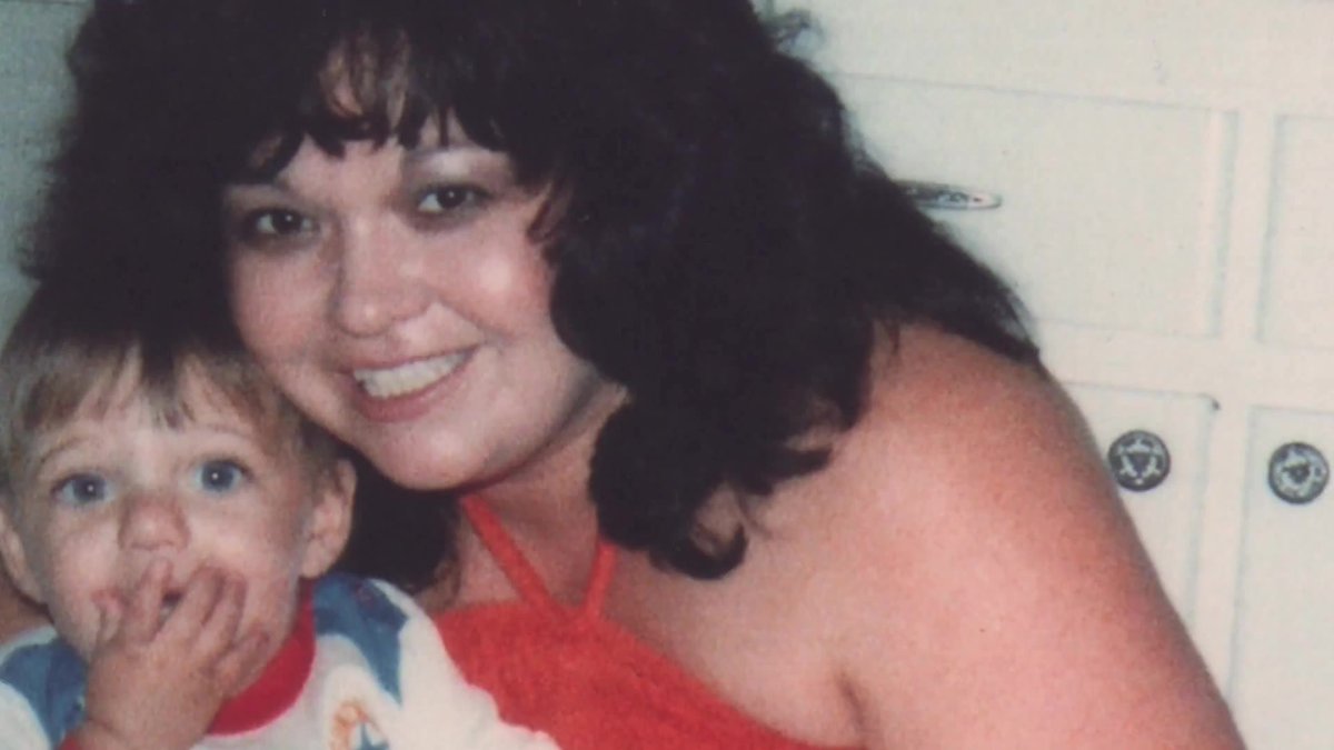 pitbull's tweet image. Happy Mother's Day to all... but in my book every day is Mother's Day! Feliz día de las madres!